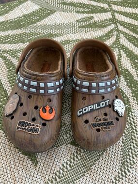 CROCS Kids Brown Chewbacca Woodgrain Copilot Clog with Charms